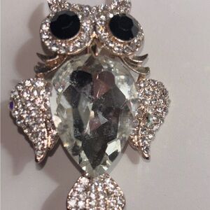 OWL BROOCH GOLD TONE WITH RHINESTONES AND BLACK STONE EYES 
2” HEIGHT